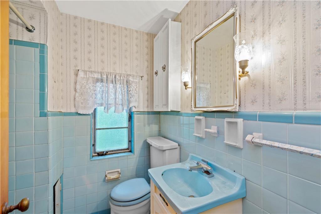 216 Fox Chapel Road Pittsburgh, PA 15238 - Photo 8 of 14 Gallery Image 8
