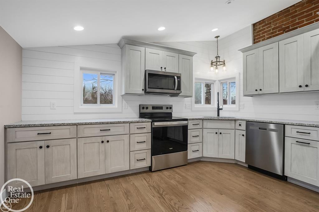 8894 Arnold Road Fair Haven, MI 48023 - Photo 9 of 33