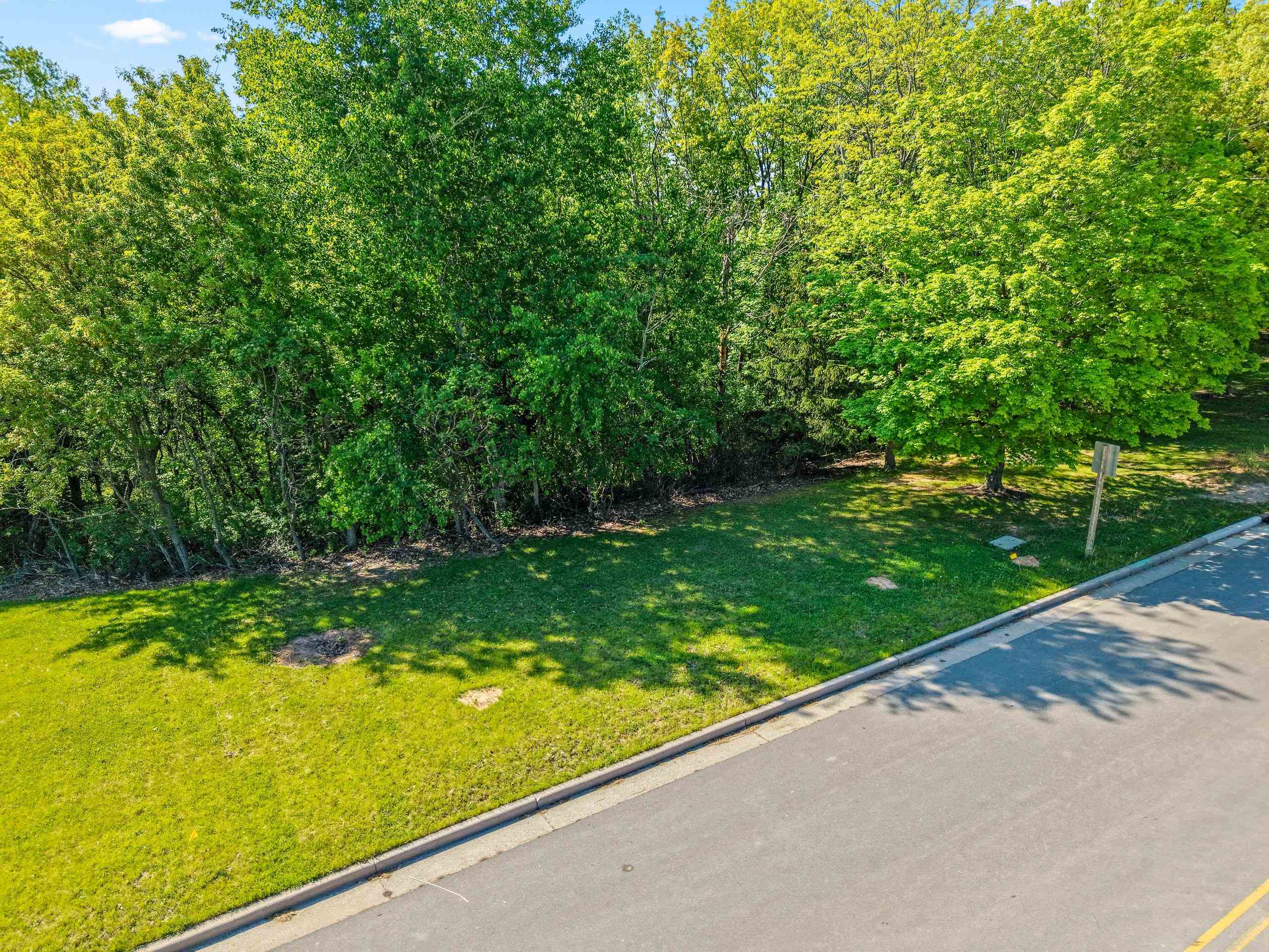 525 Buchanan Road Combined Locks, WI 54113 - Photo 4 of 15