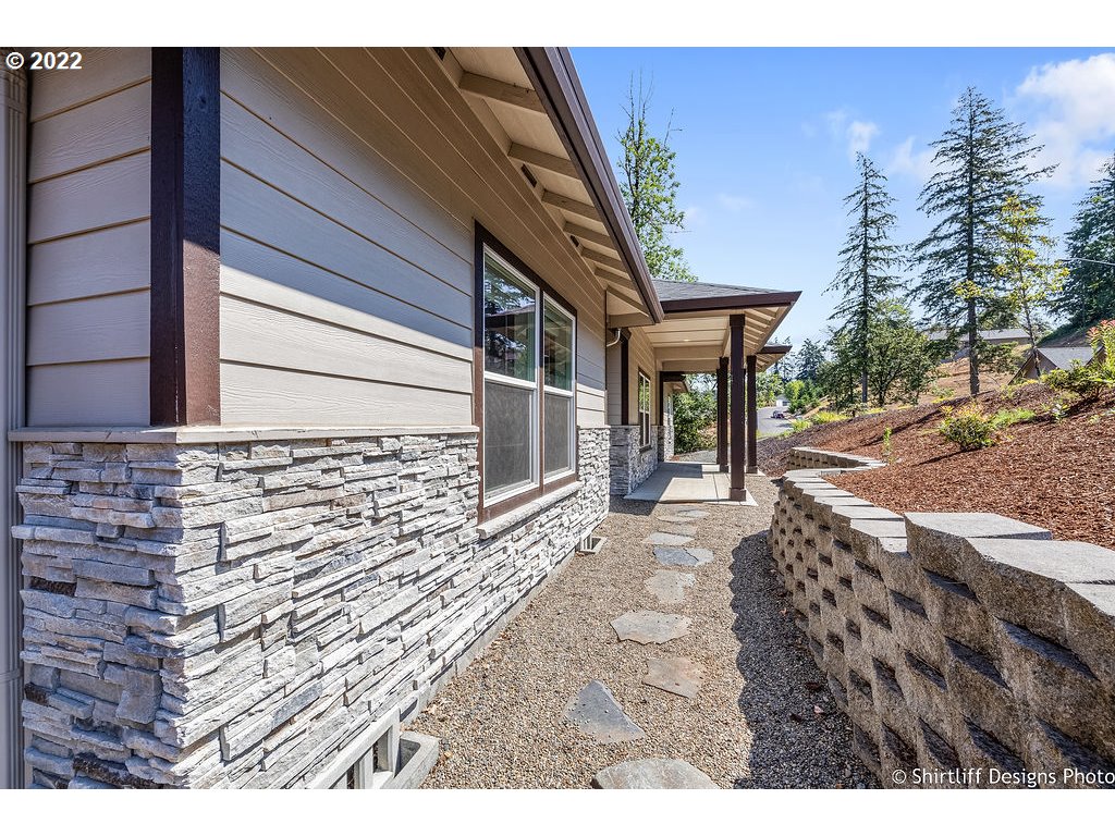 330 Mountaingate Drive Springfield, OR 97478 - Photo 5 of 32 Gallery Image 5