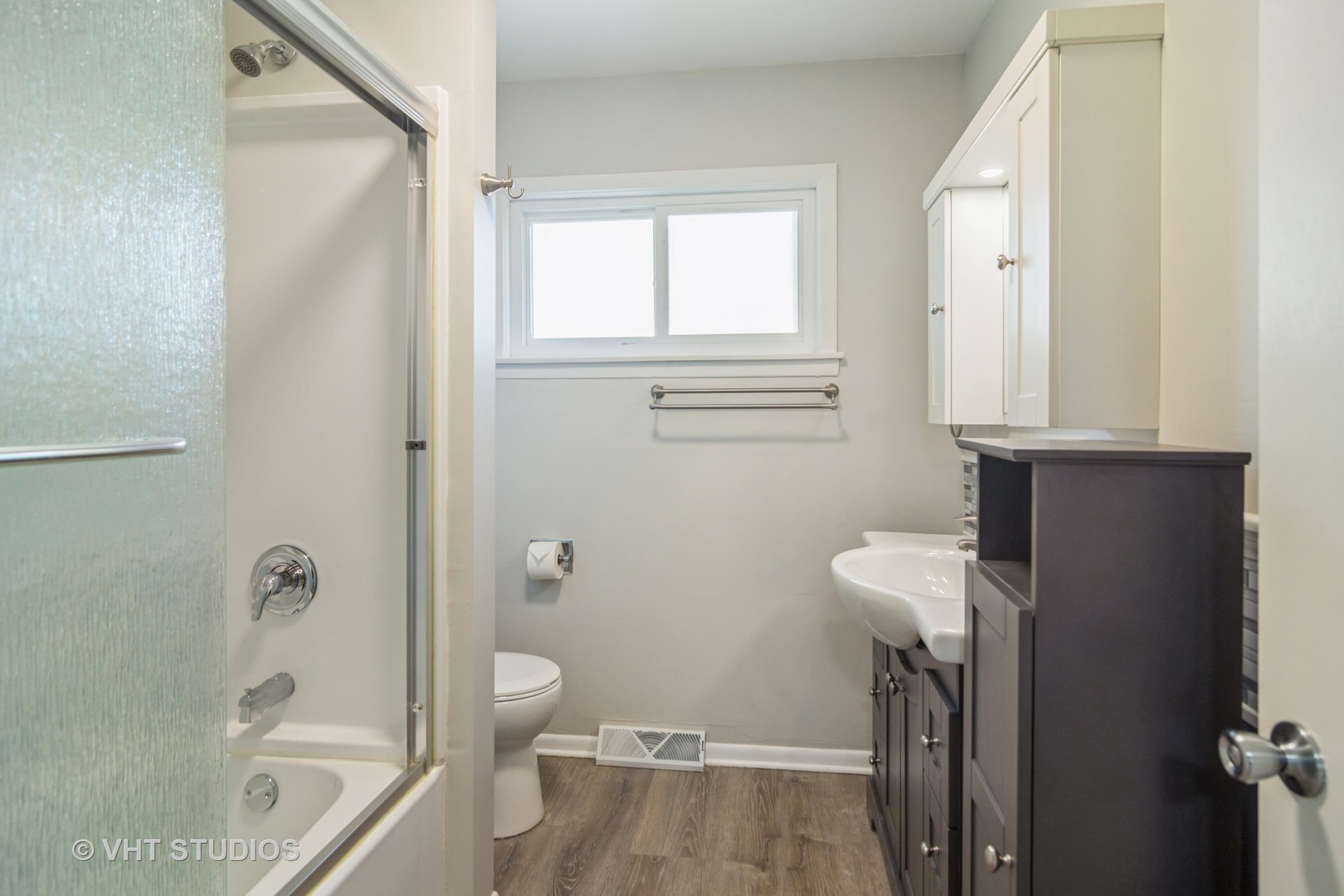 9562 Potter Road Des Plaines, IL 60016 - Photo 8 of 19 Gallery Image 8