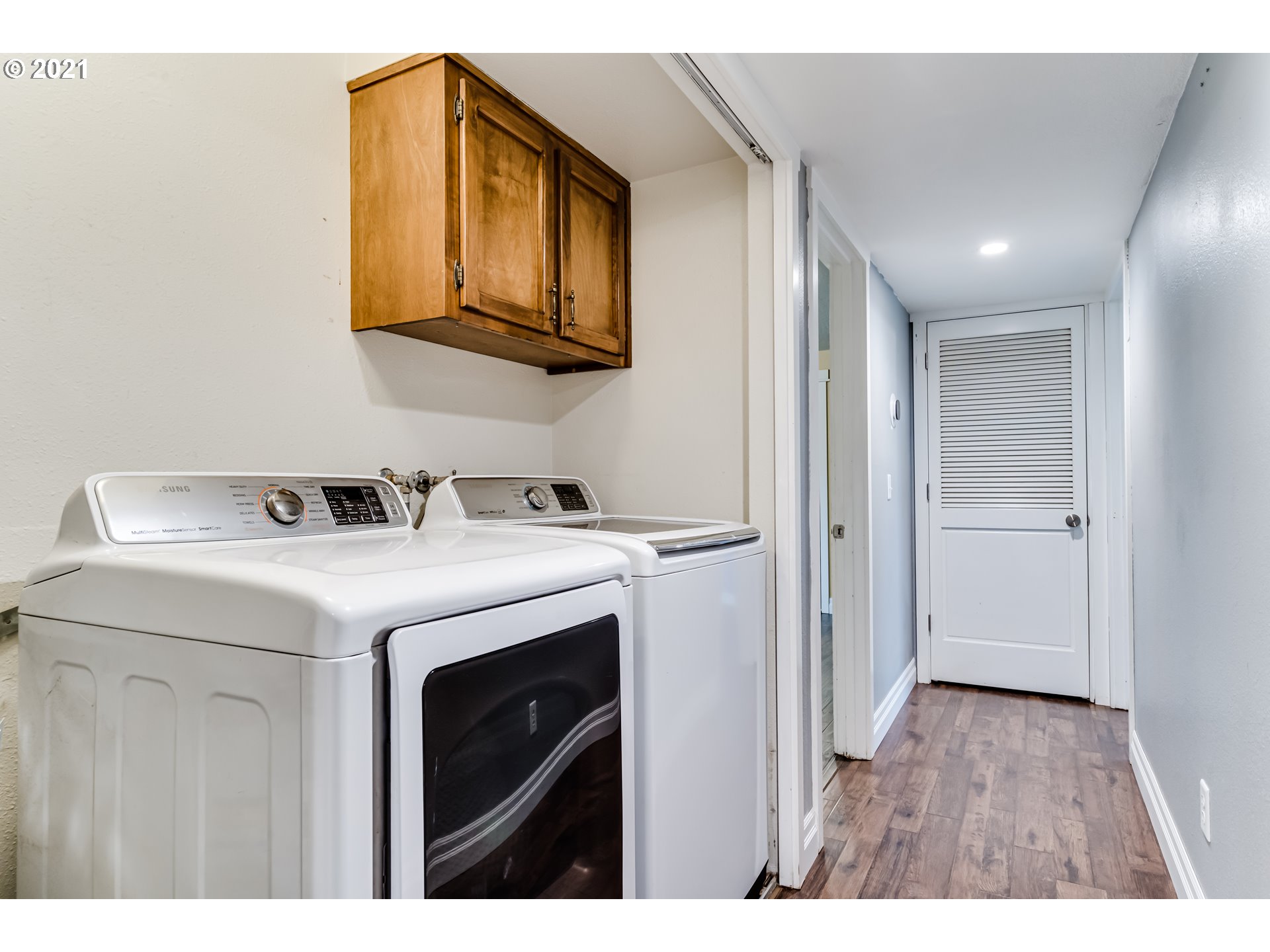 5609 C Street Springfield, OR 97478 - Photo 21 of 26 a utility room with dryer and washer