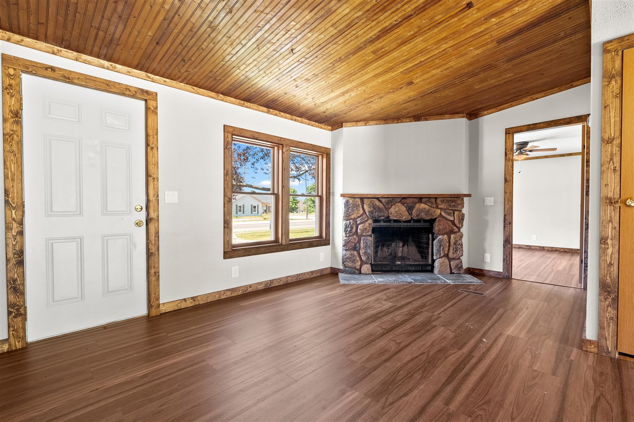 529 Riverside Drive Battle Creek, MI 49015 - Photo 5 of 42