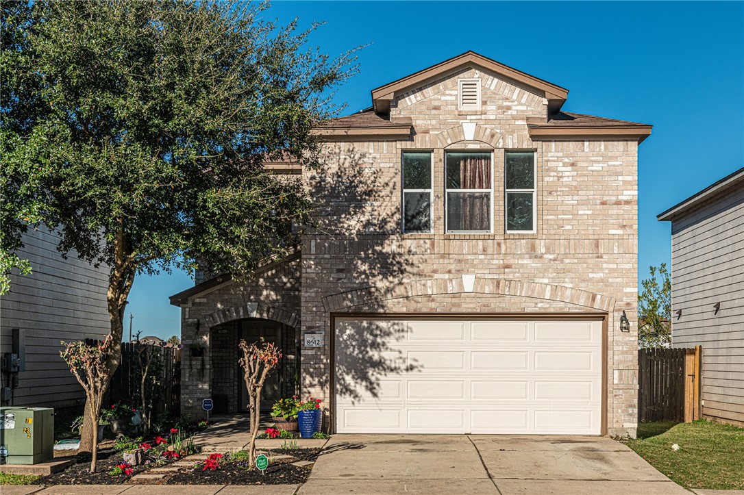 Gorgeous light brick on this clean exterior