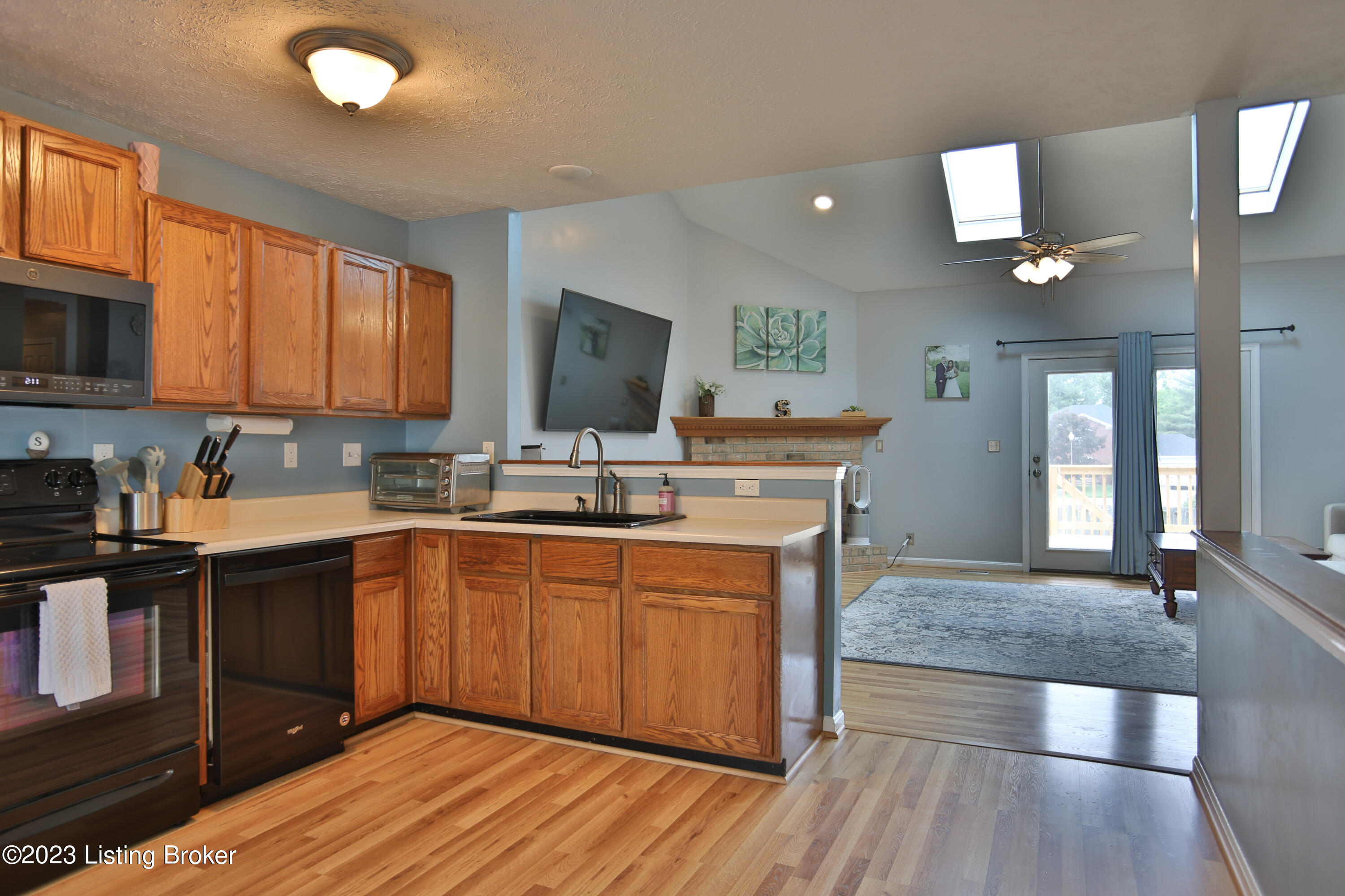 3916 Belltower Road Louisville, KY 40299 - Photo 9 of 32 3916 Belltower-11