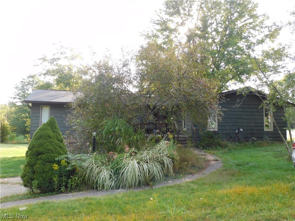 1102 Fiesta Road Southwest Dellroy, OH 44620 - Photo 1 of 20 View of yard