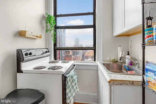 $2,800 | 1324 Locust Street, Unit 1503, Philadelphia, PA 19107