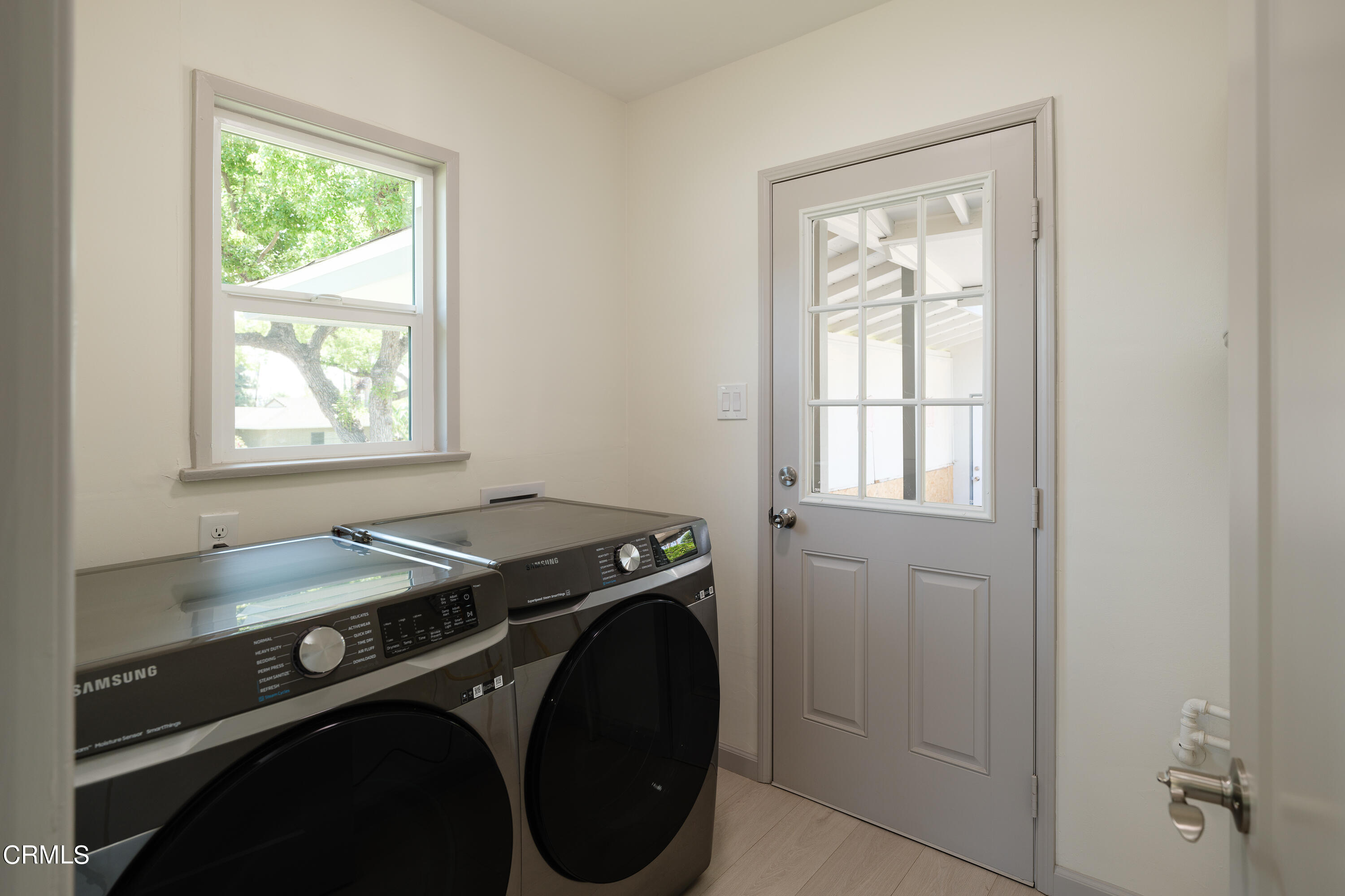 3720 Newhaven Road Pasadena, CA 91107 - Photo 19 of 37 a utility room with window washer and dryer