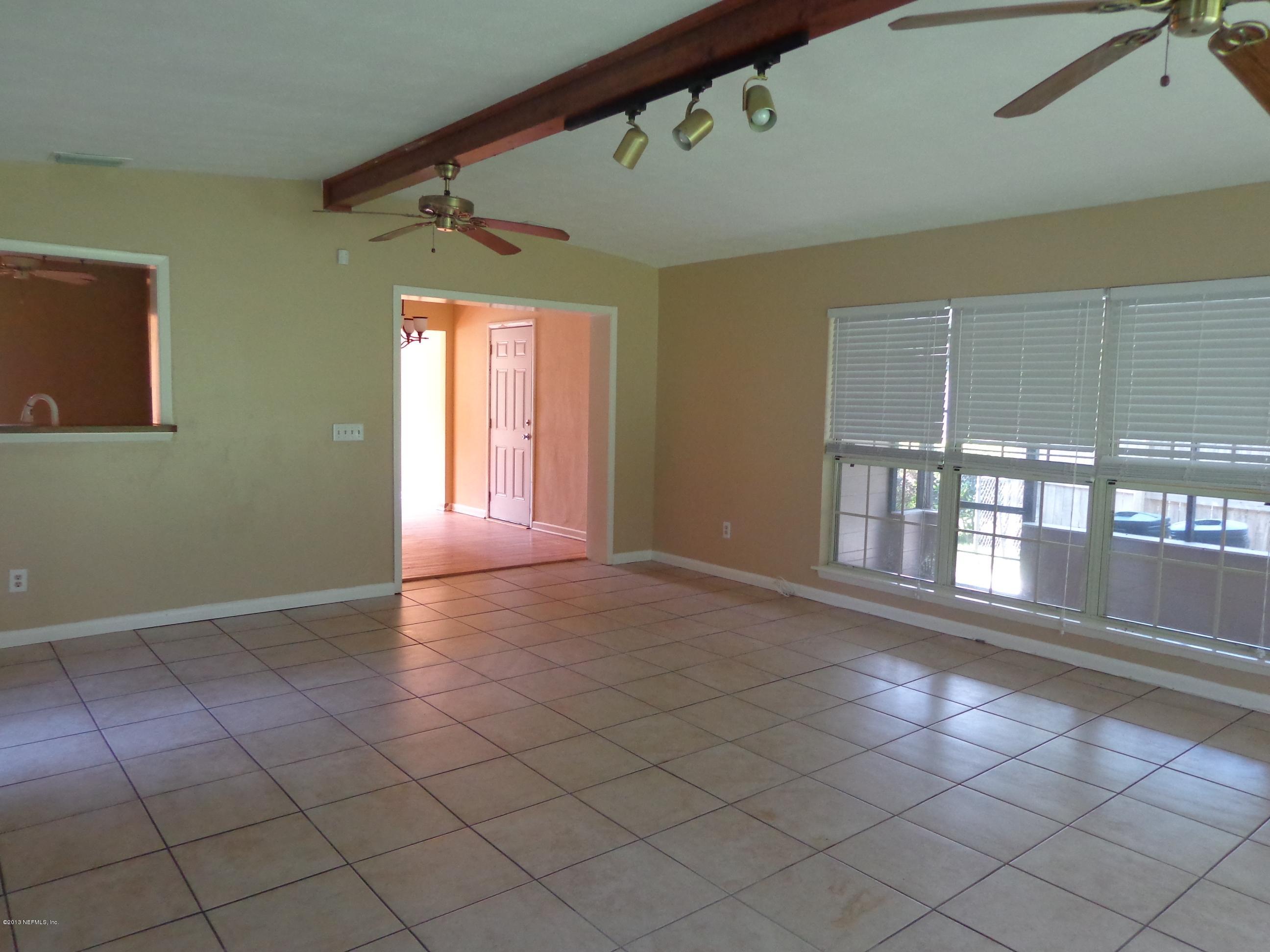 2441 Randy Road Jacksonville, FL 32216 - Photo 14 of 41 Family room