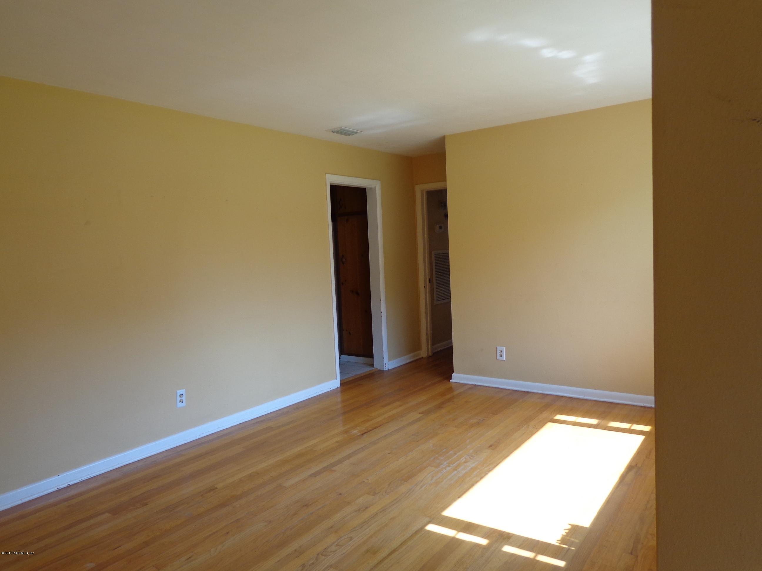 2441 Randy Road Jacksonville, FL 32216 - Photo 6 of 41 Living room