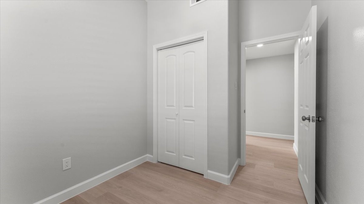 3123 Patience Avenue Houston, TX 77014 - Photo 20 of 22 an empty room with closet