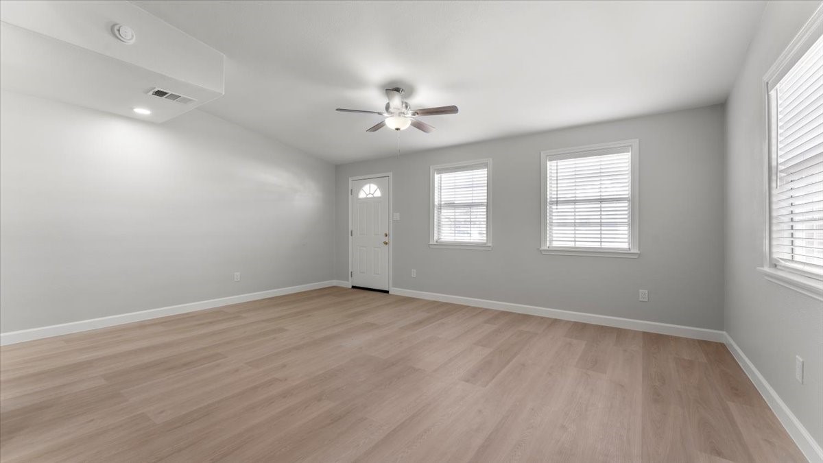 3123 Patience Avenue Houston, TX 77014 - Photo 6 of 22 an empty room with windows and ceiling fan