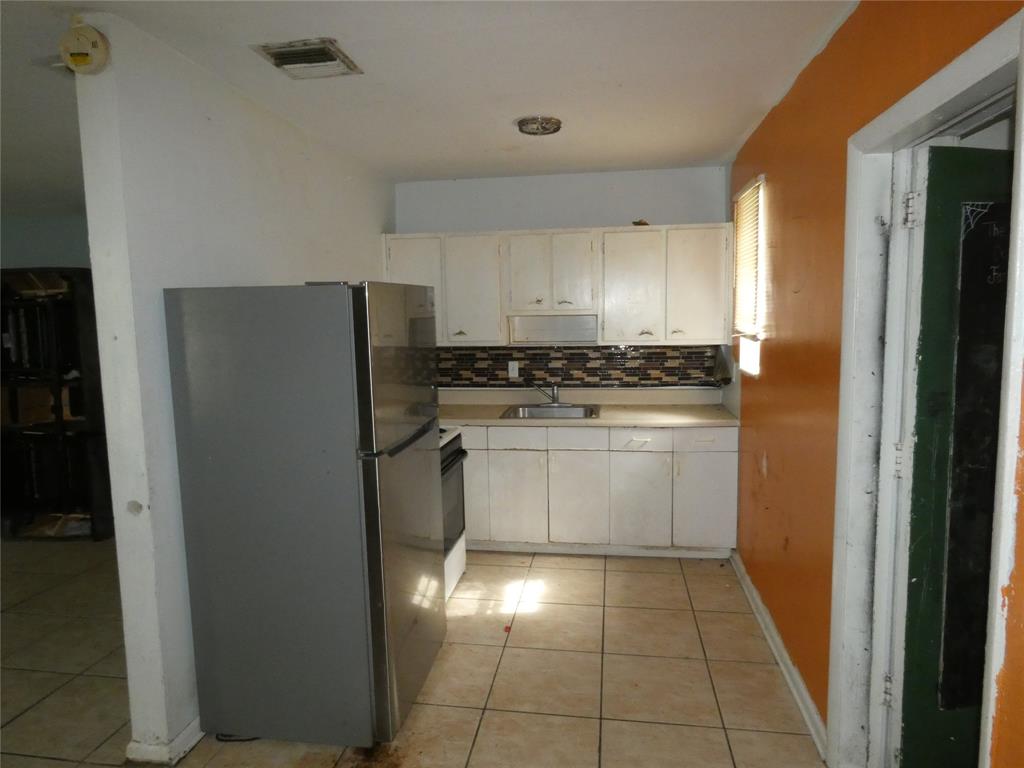82 Tortuga Road Palm Springs, FL 33461 - Photo 9 of 17 a kitchen with a stove top oven and refrigerator