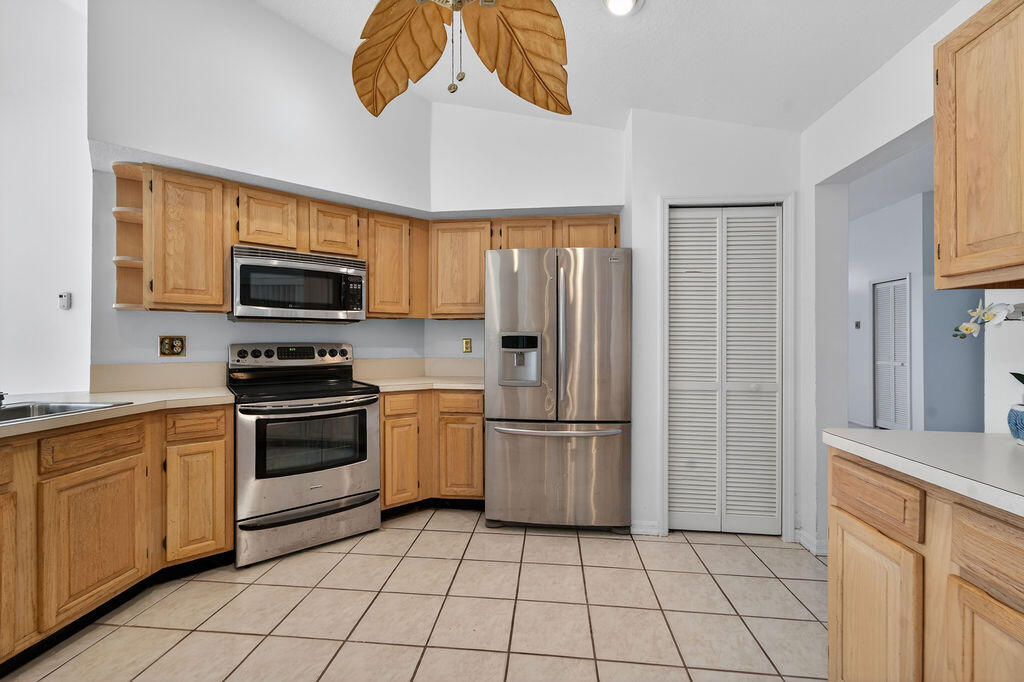 762 Southwest Ancona Road Port St. Lucie, FL 34953 - Photo 7 of 30 Kitchen