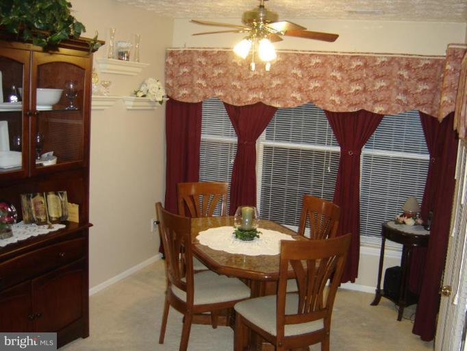 667 Deering Road, Unit 3K Pasadena, MD 21122 - Photo 9 of 15 Dining Room