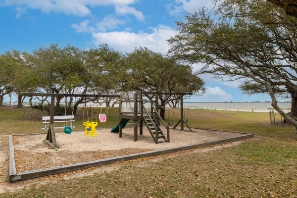 $290,000 | 1941 Bayview Drive, Palacios, TX 77465