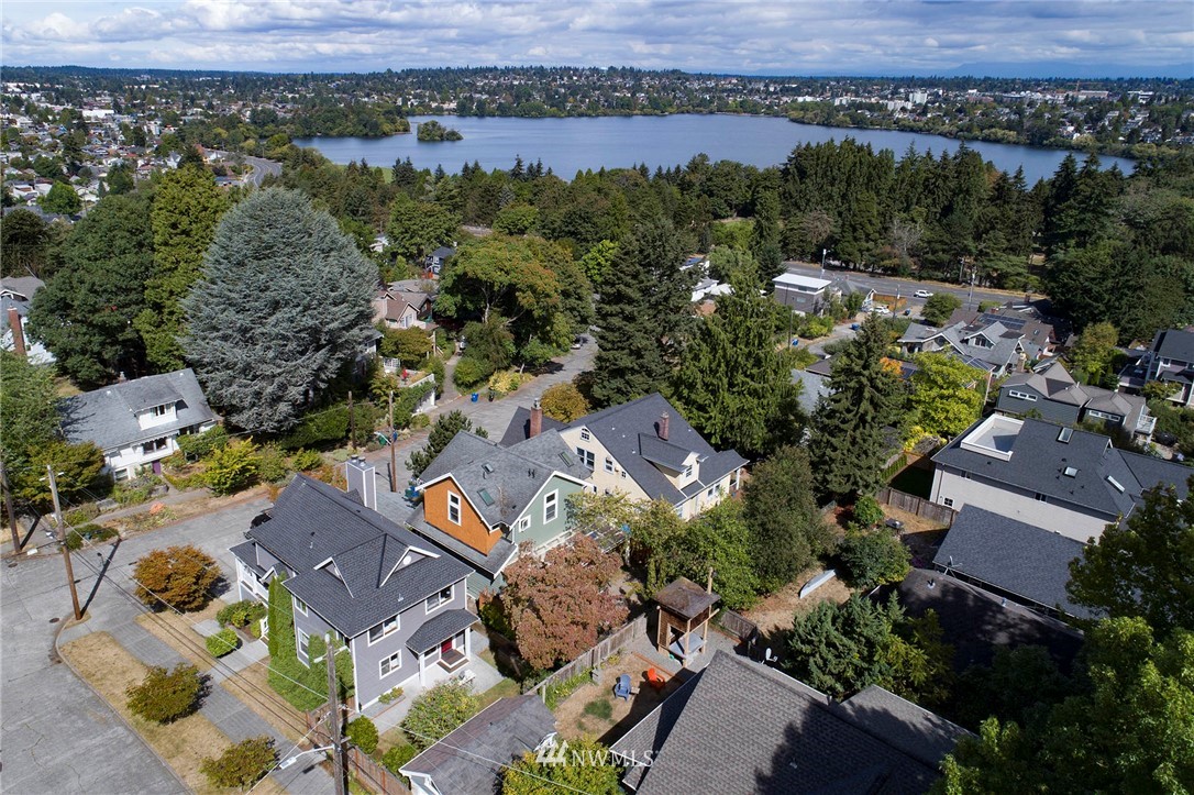 703 North 60th Street Seattle, WA 98103 - Photo 2 of 35 Gallery Image 2