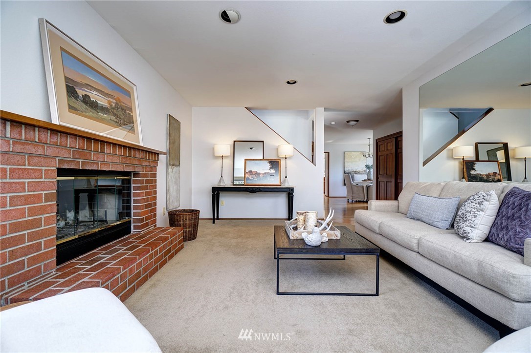 703 North 60th Street Seattle, WA 98103 - Photo 4 of 35 Gallery Image 4