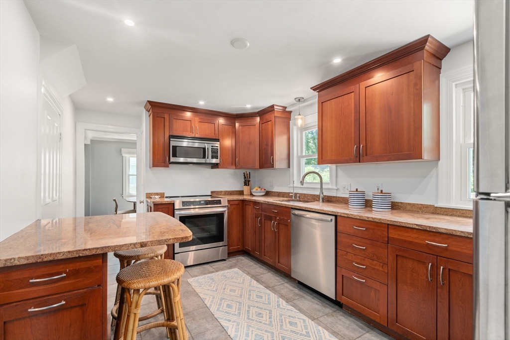 11 Netta Road Dedham, MA 02026 - Photo 4 of 27 Gallery Image 4