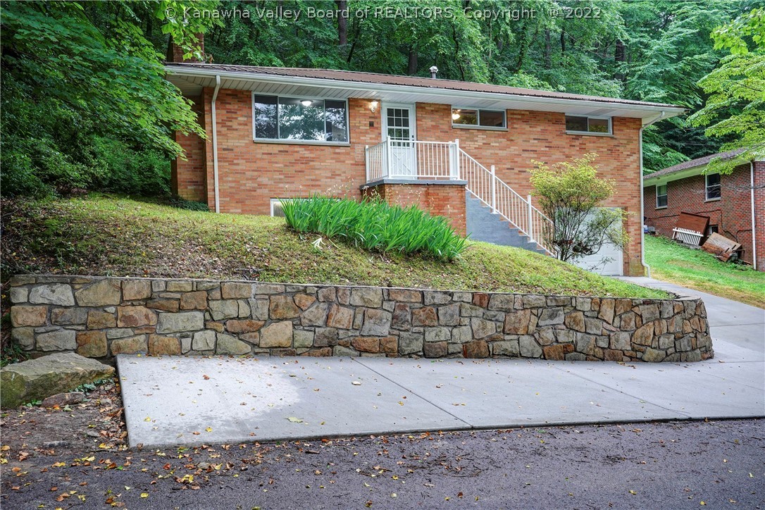 1812 Pine Manor Road Charleston, WV 25311 - Photo 1 of 31 Gallery Image 1