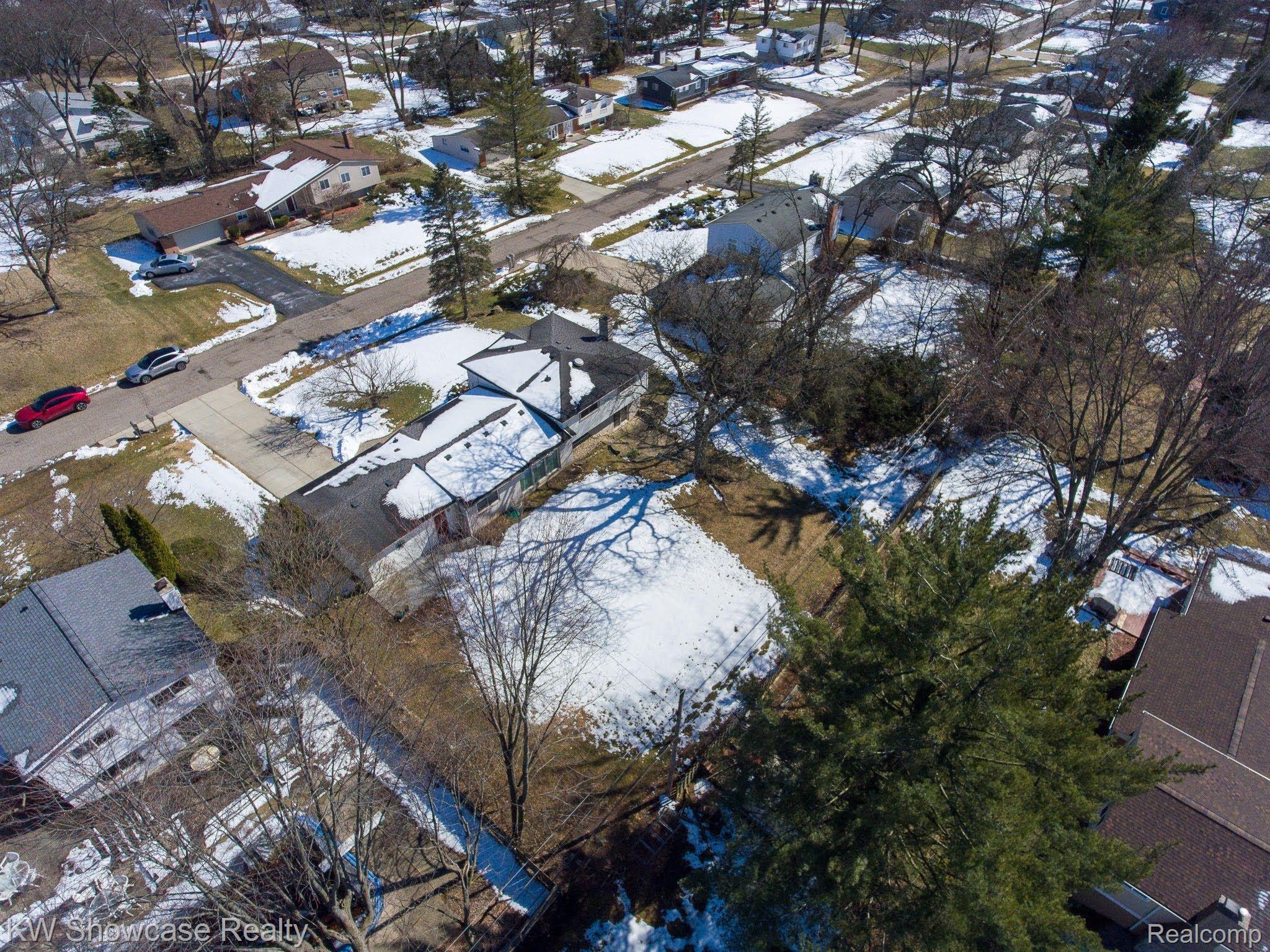 7090 Valleybrook Road West Bloomfield, MI 48322 - Photo 72 of 76 Spacious Yard.
