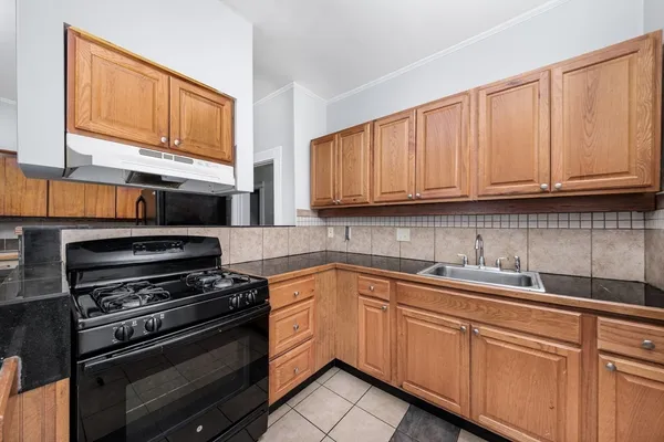 $1,950 | 51 Shurtleff Street, Unit 3, Chelsea, MA 02150