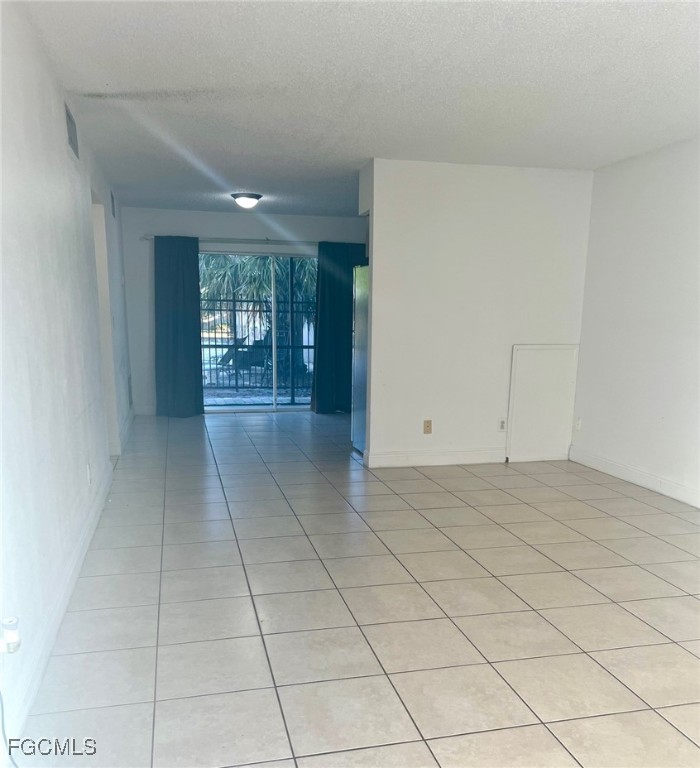 1560 Colonial Boulevard, Unit 134 Fort Myers, FL 33907 - Photo 6 of 12 a view of an empty room and window