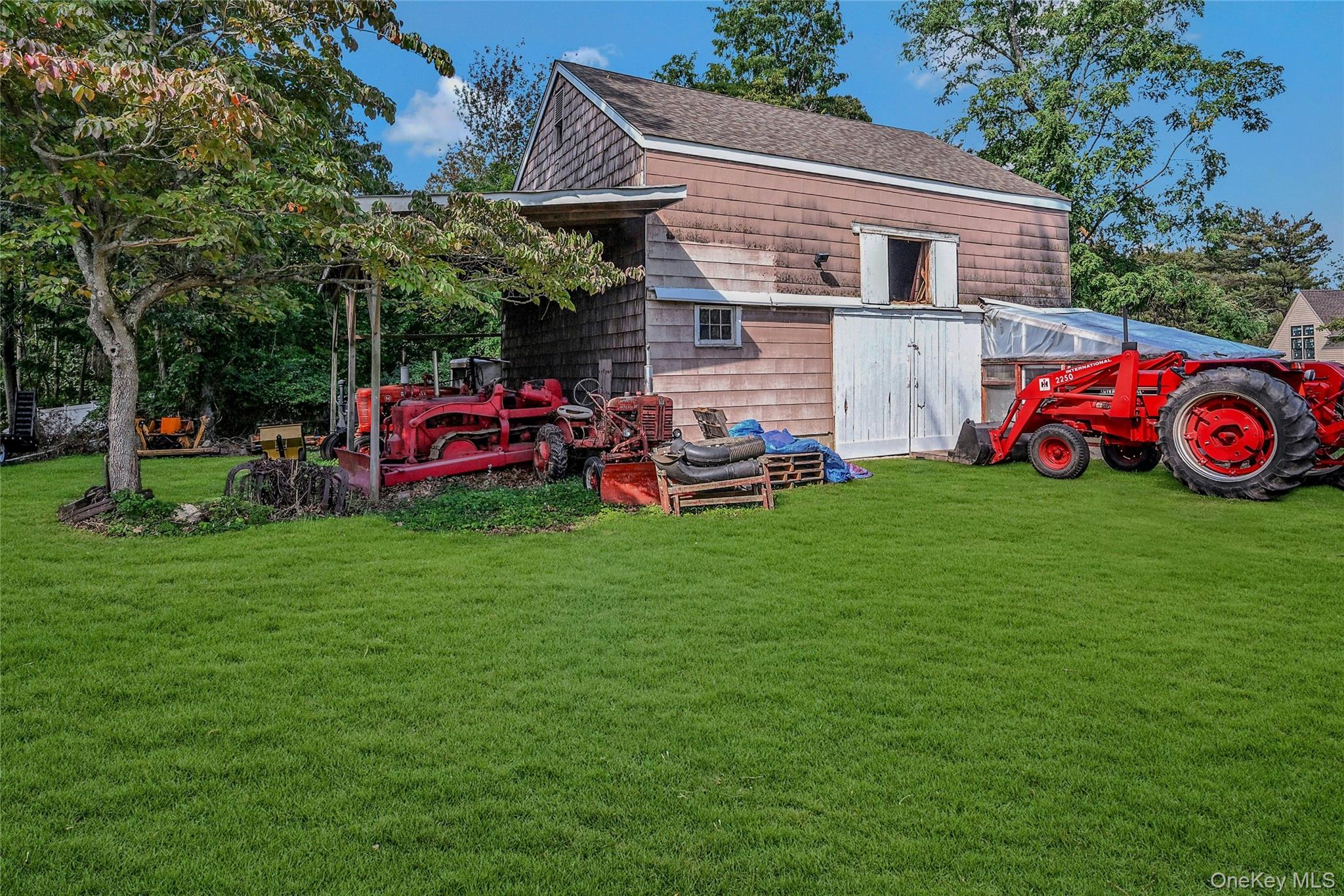 147 North Country Road Mount Sinai, NY 11766 - Photo 14 of 16 33 x 27 sq ft
