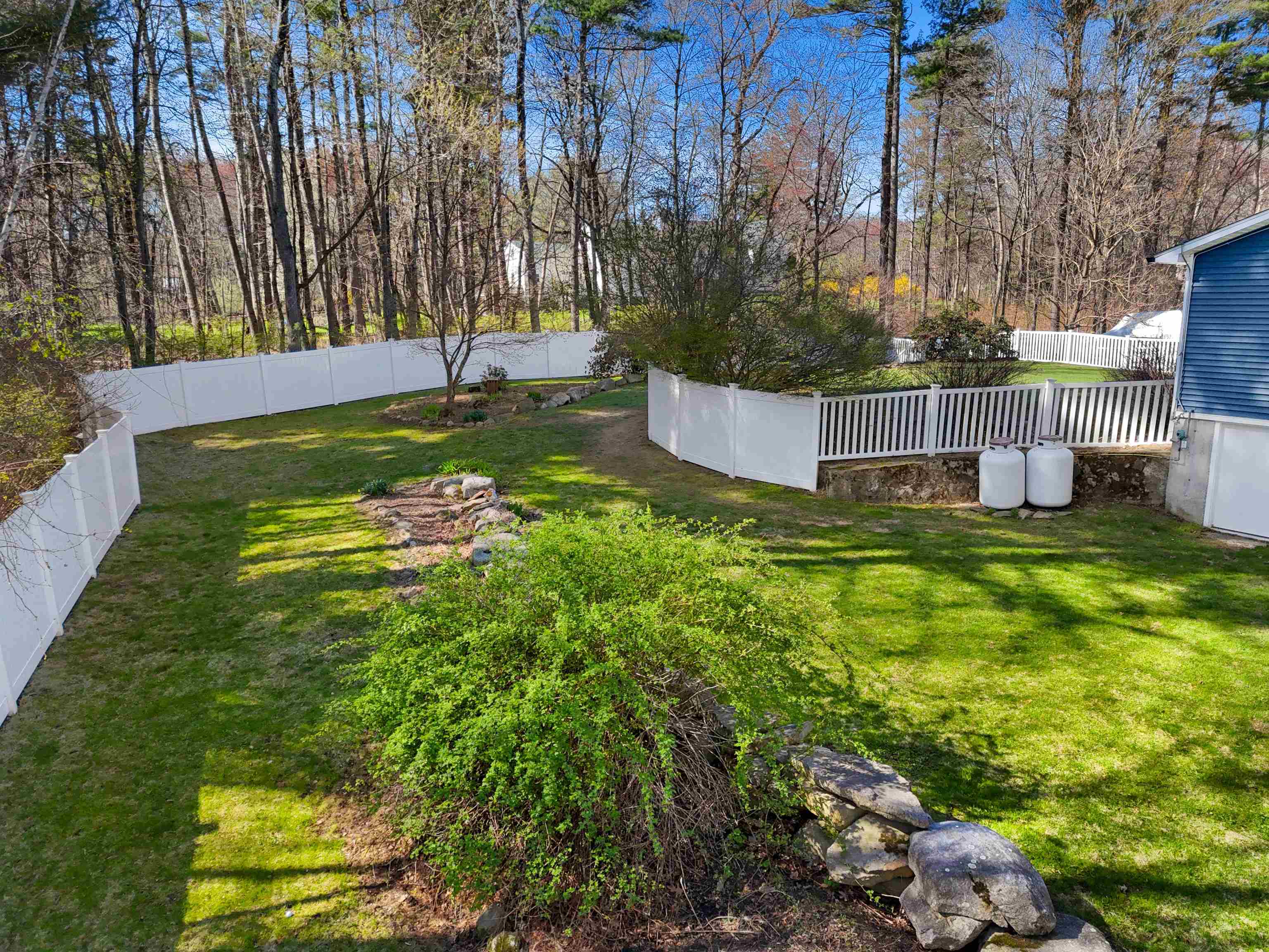 152 Dracut Road Hudson, NH 03051 - Photo 34 of 41