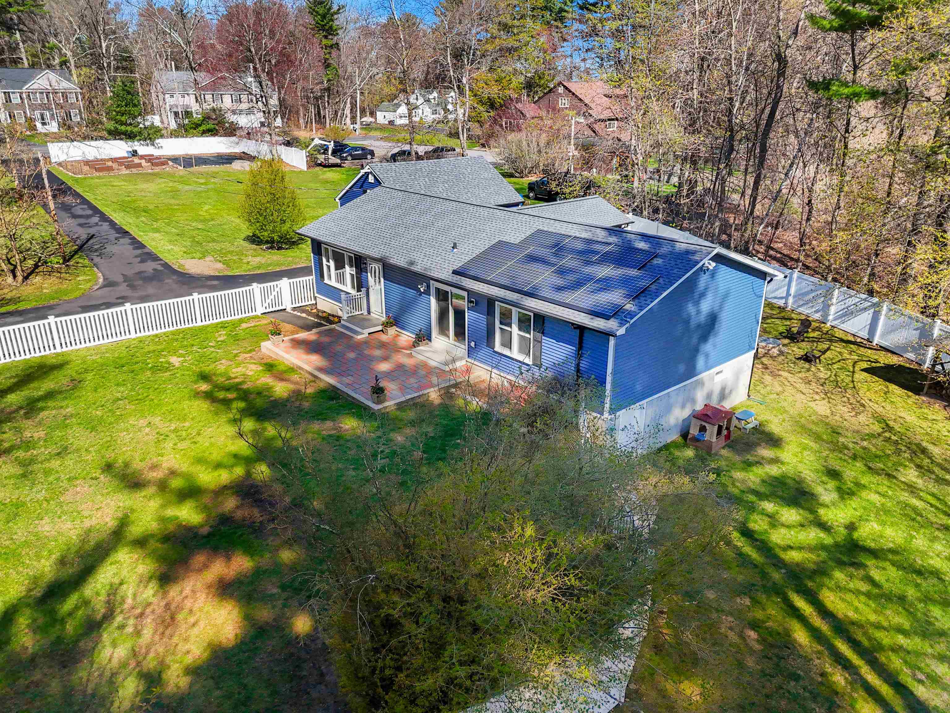 152 Dracut Road Hudson, NH 03051 - Photo 37 of 41