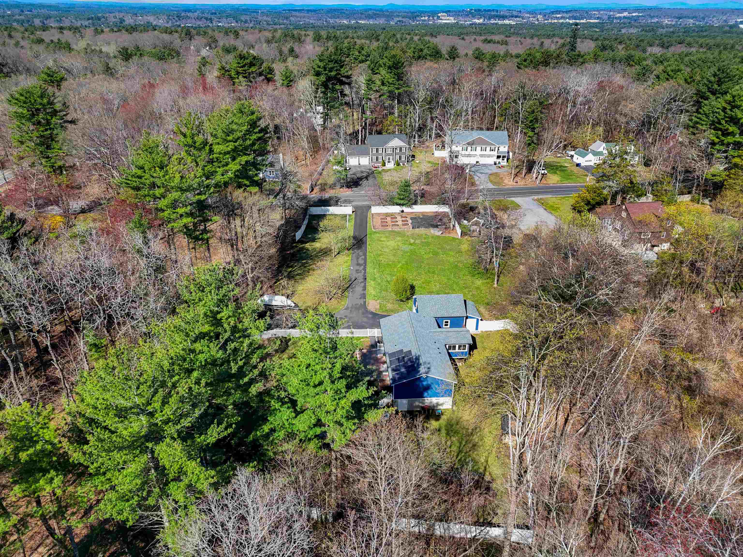 152 Dracut Road Hudson, NH 03051 - Photo 38 of 41