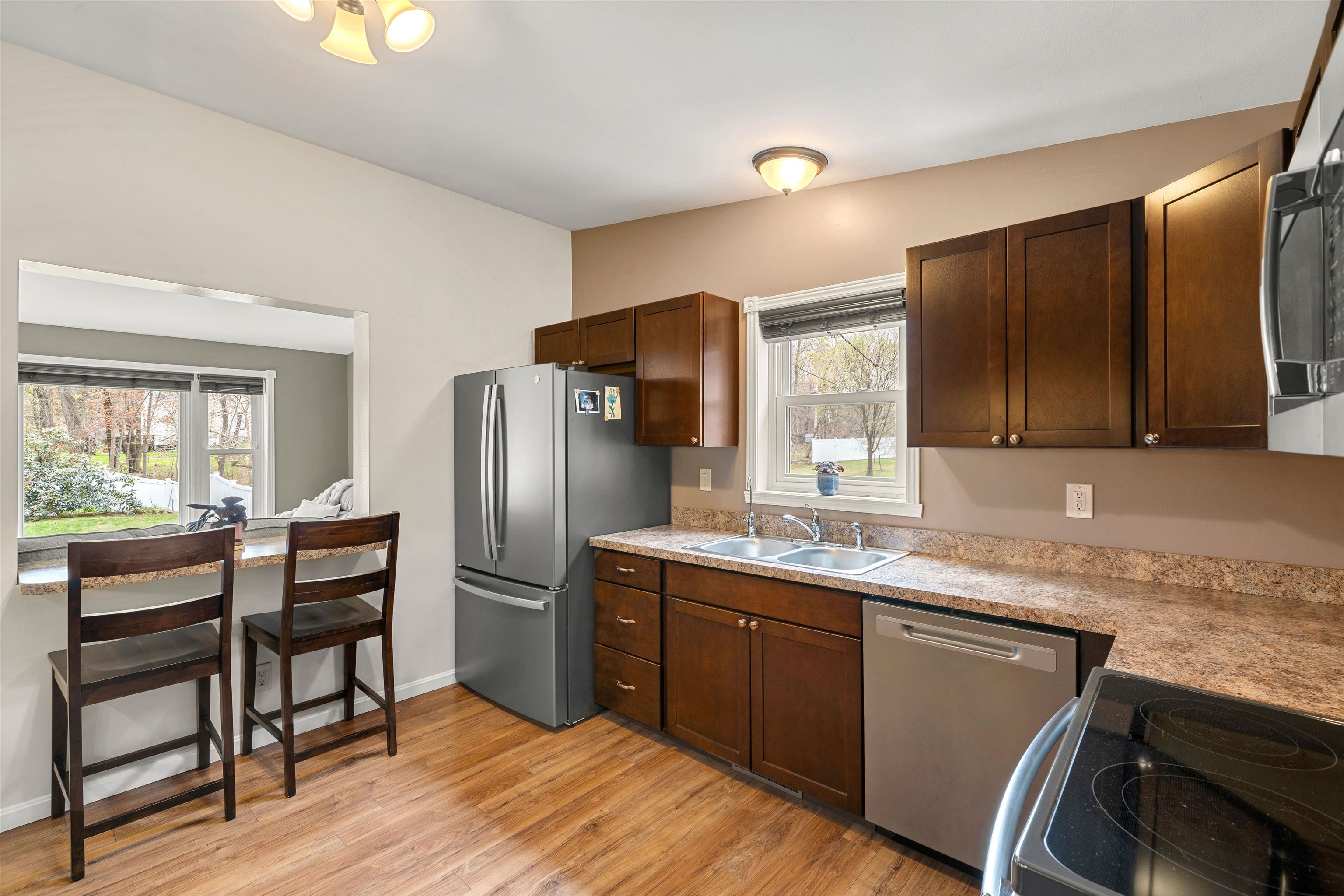 152 Dracut Road Hudson, NH 03051 - Photo 8 of 41