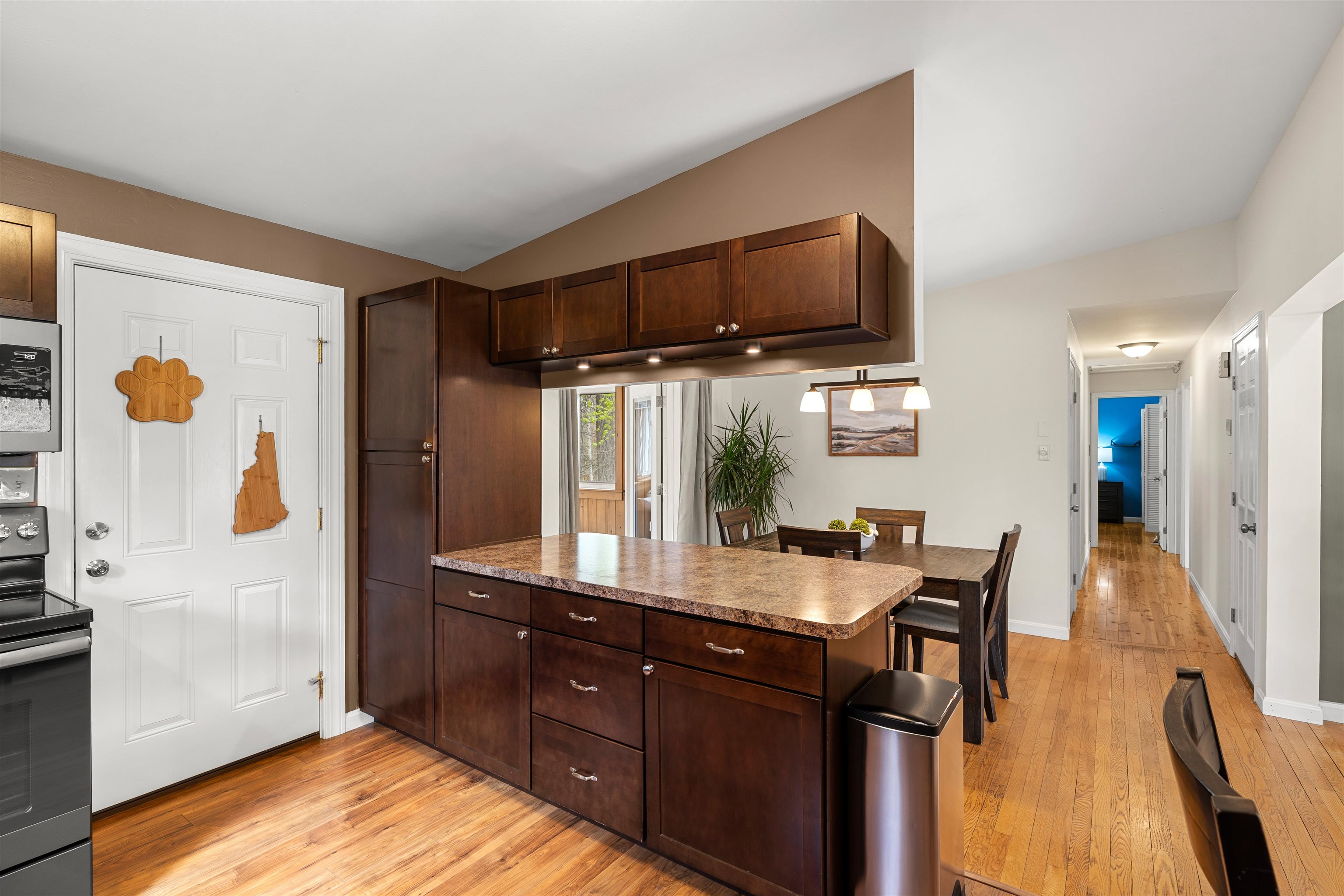 152 Dracut Road Hudson, NH 03051 - Photo 10 of 41
