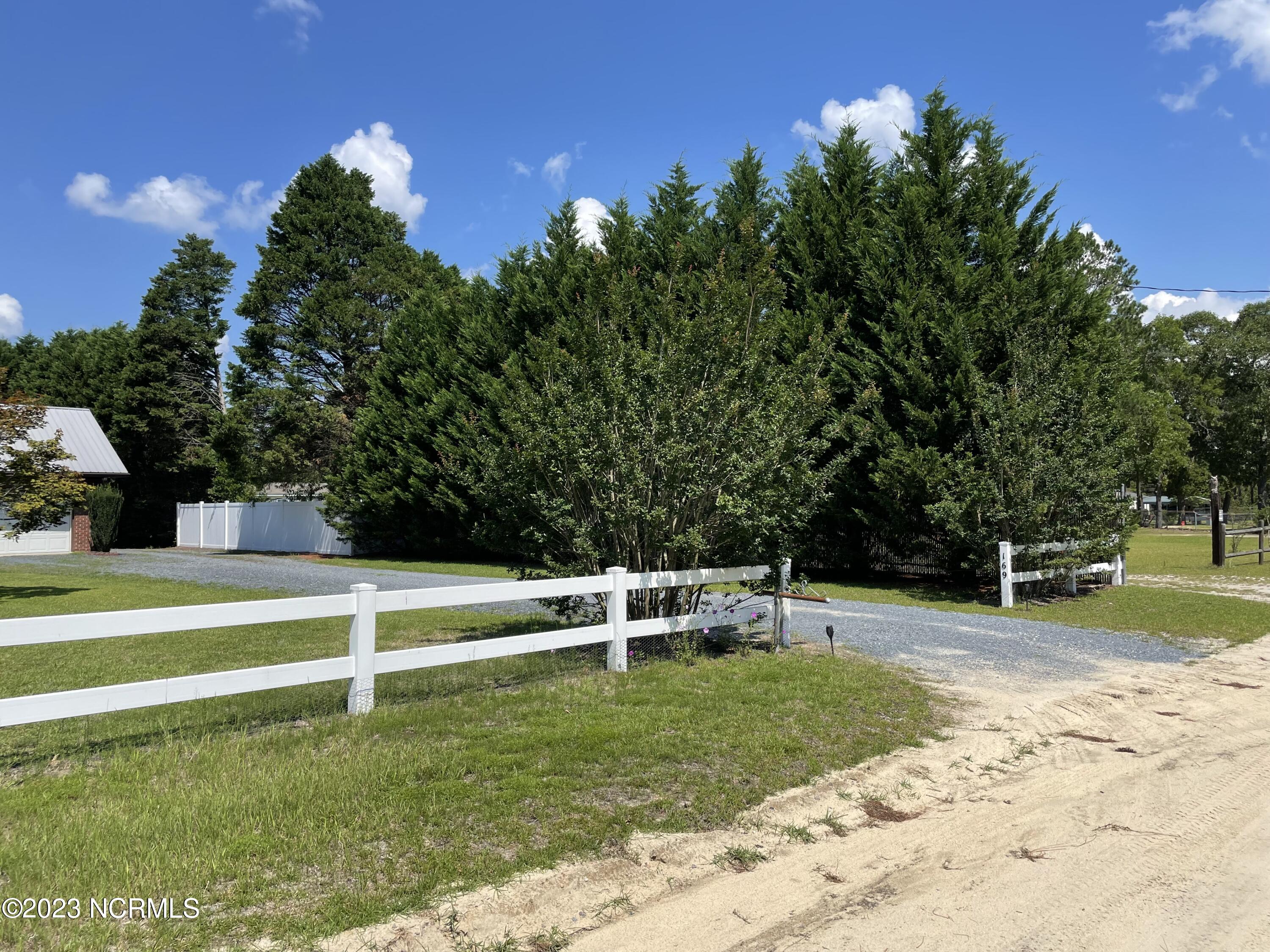 169 Flat Rock Road Aberdeen, NC 28315 - Photo 29 of 36 Front driveway