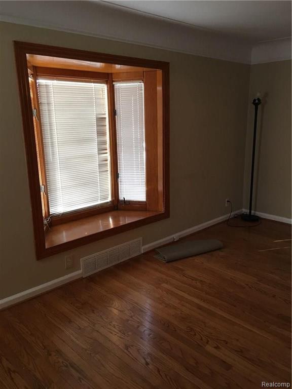 1308 Roslyn Road Grosse Pointe, MI 48236 - Photo 9 of 21