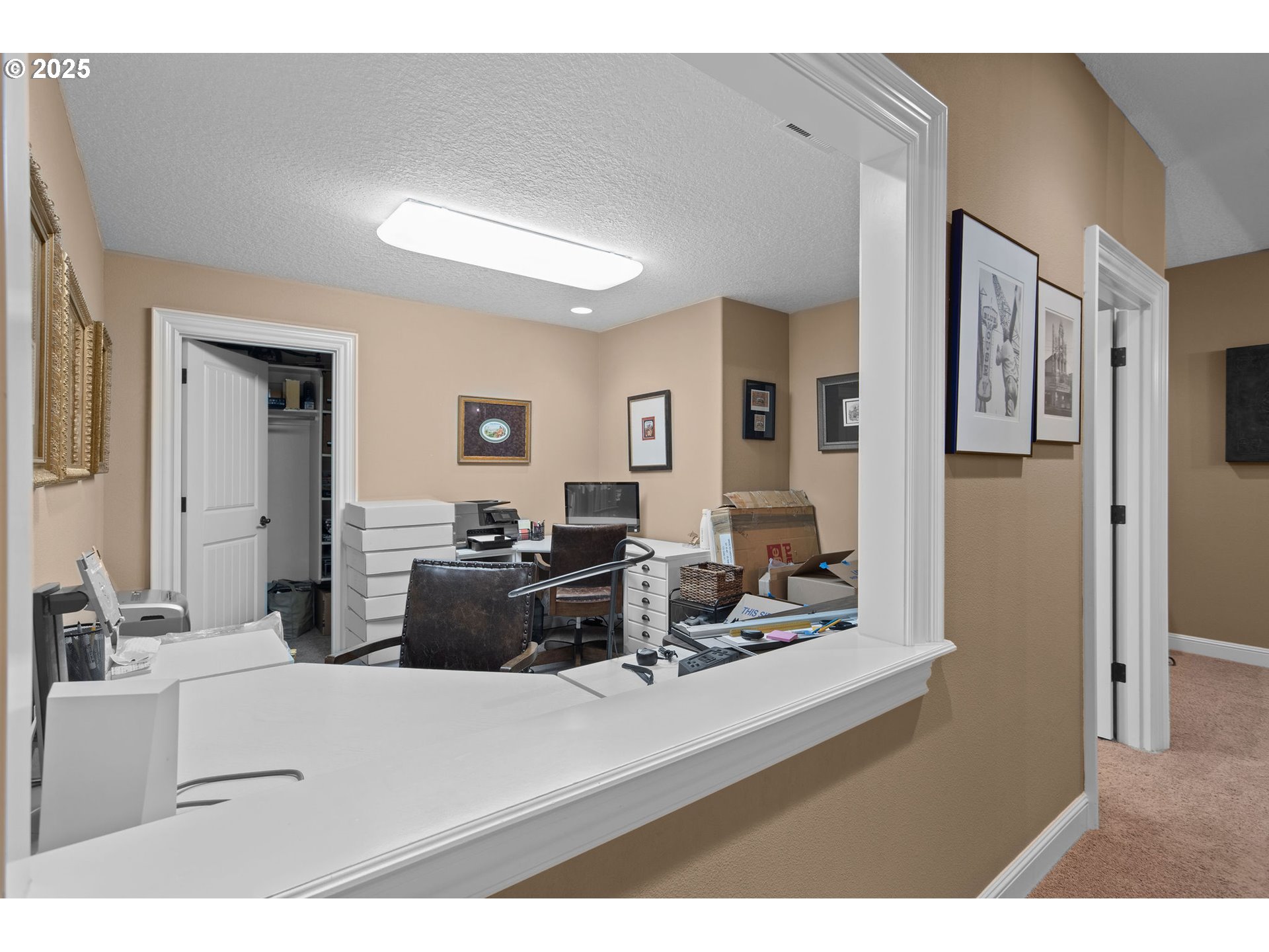 8438 Cascade Highway Northeast Silverton, OR 97381 - Photo 33 of 48 a living room with furniture