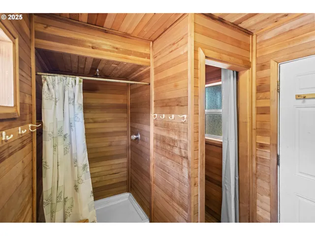 $2,199,000 | 8438 Cascade Highway Northeast, Silverton, OR 97381