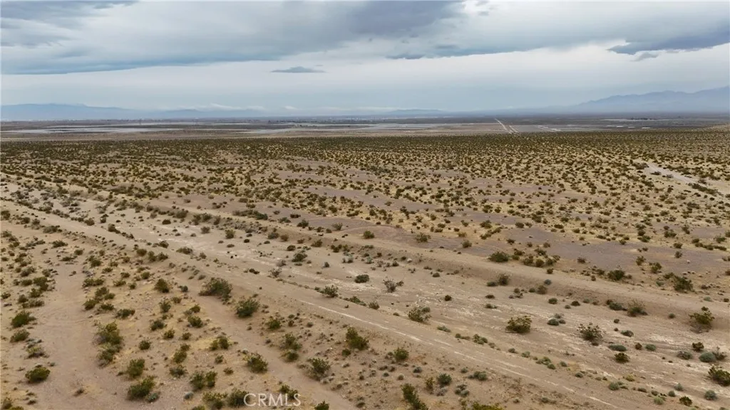 725 Desert Flower Road Adelanto, CA 92301 - Photo 8 of 11