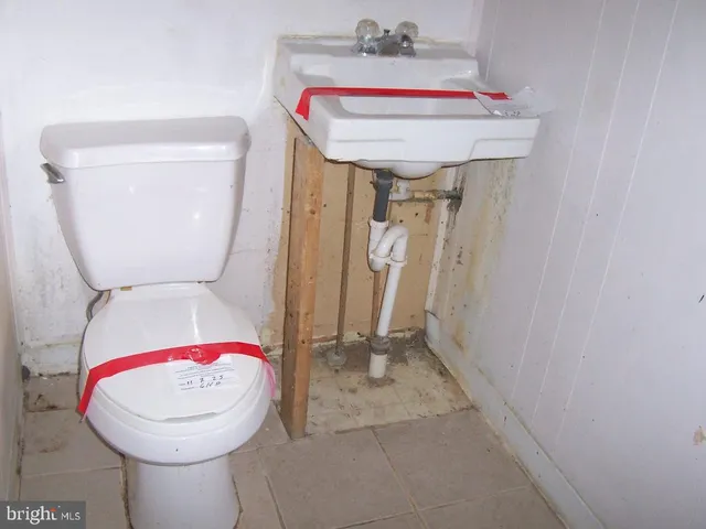 a bathroom with a toilet and a mirror