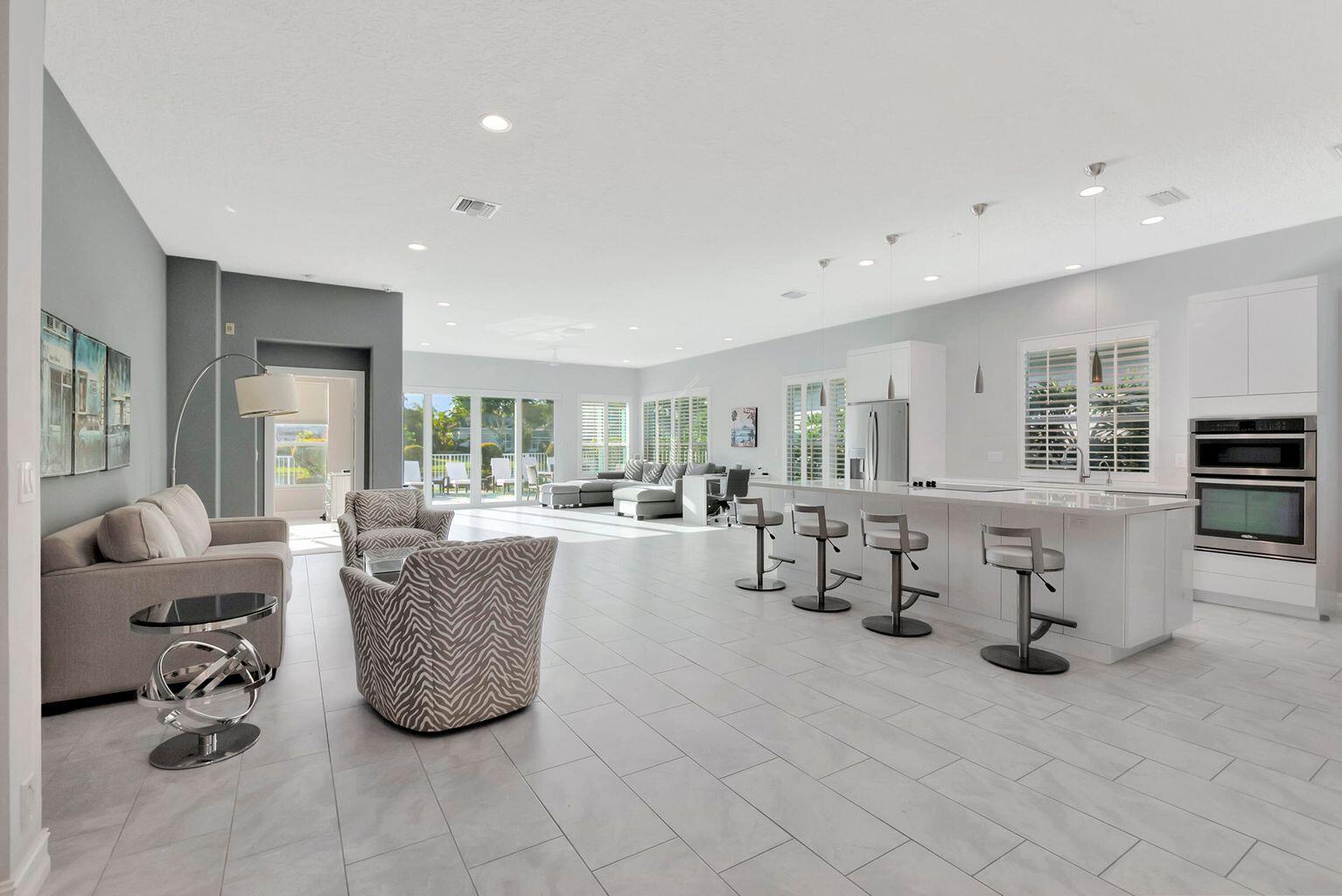 5675 Regency Circle West Boca Raton, FL 33496 - Photo 3 of 26 20221007124842400658000000-o