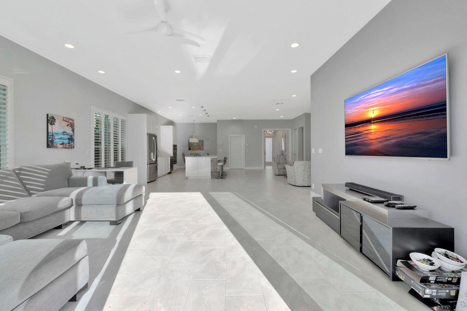 5675 Regency Circle West Boca Raton, FL 33496 - Photo 8 of 26 20221007124907367179000000-o