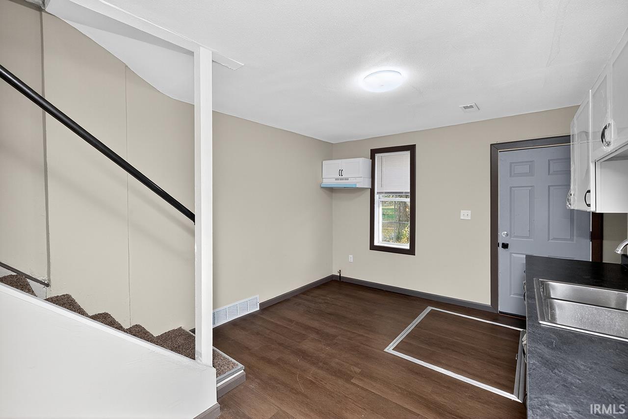 721 Harrison Street Elkhart, IN 46516 - Photo 4 of 11