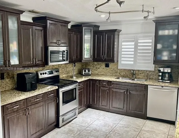 $1,299,000 | 16335 Southwest 93rd Street, Miami, FL 33196