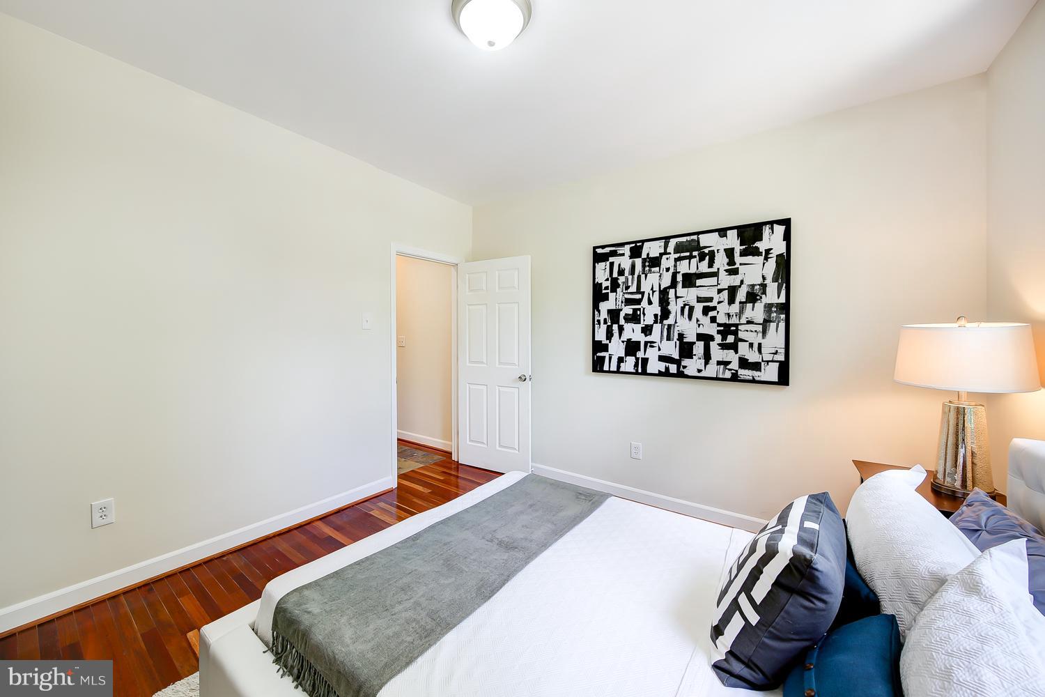 595 Columbia Road Northwest Washington, DC 20001 - Photo 20 of 30 Bedroom