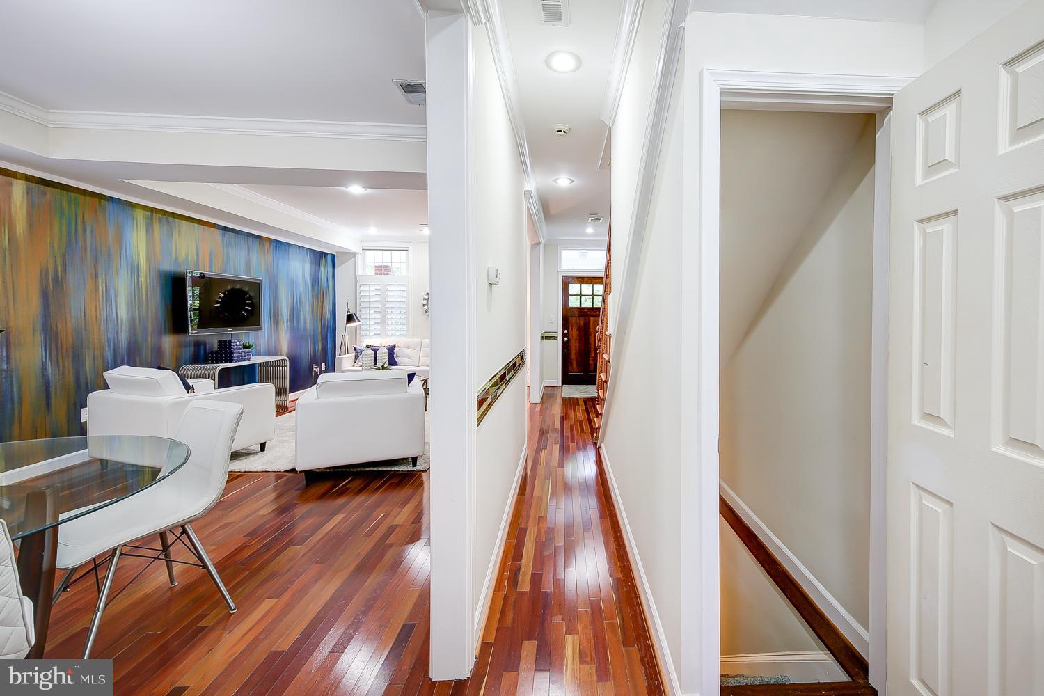 595 Columbia Road Northwest Washington, DC 20001 - Photo 4 of 30 Living Room
