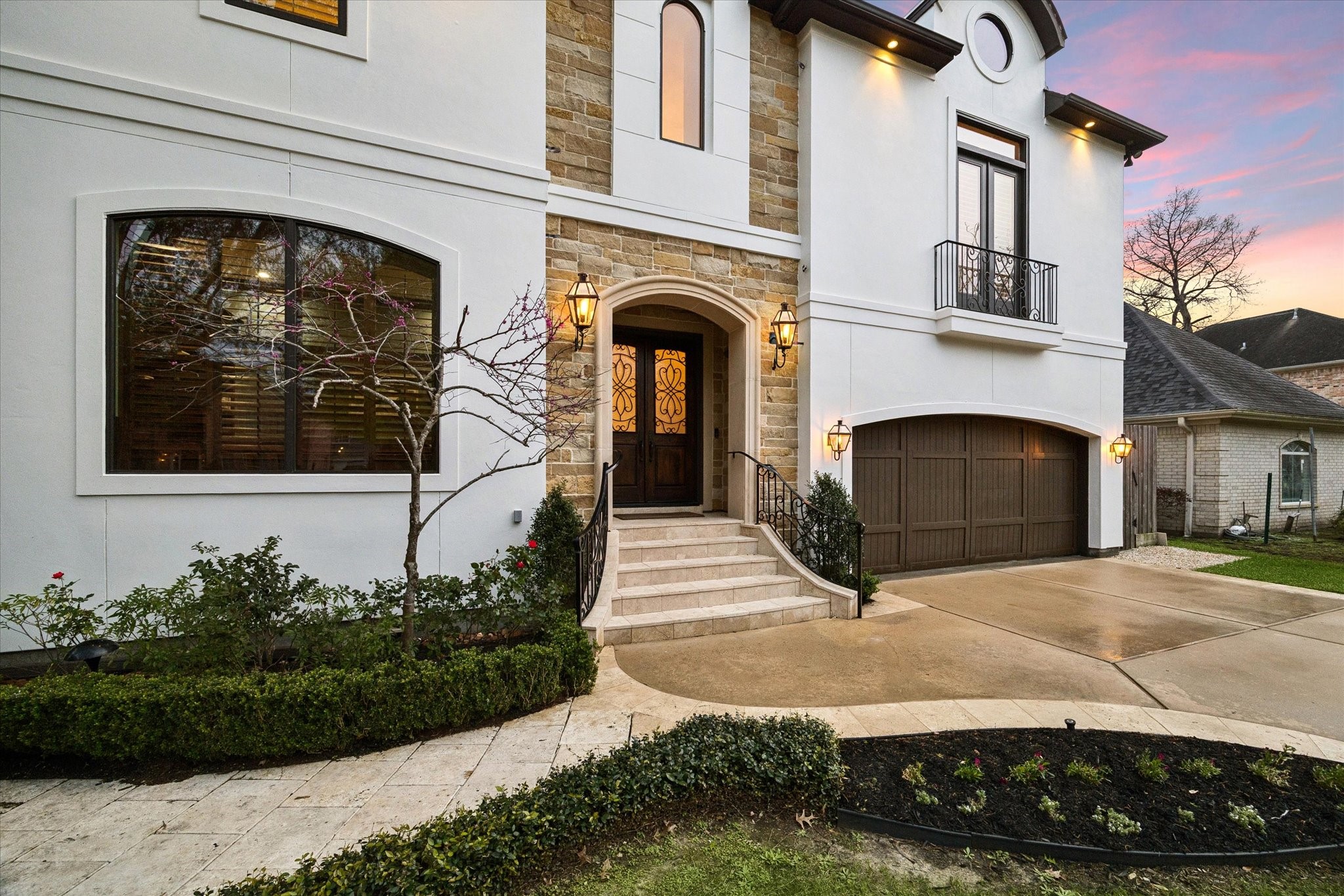 4511 Merrie Lane Bellaire, TX 77401 - Photo 11 of 49 a view of a entryway door front of house