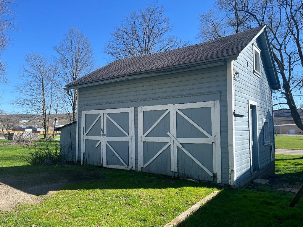 927 Watson Road Titusville, PA 16354 - Photo 3 of 26