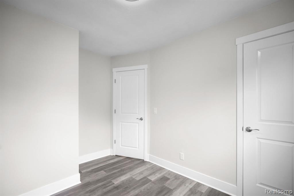 7335 Elms Road Flushing, MI 48433 - Photo 7 of 17