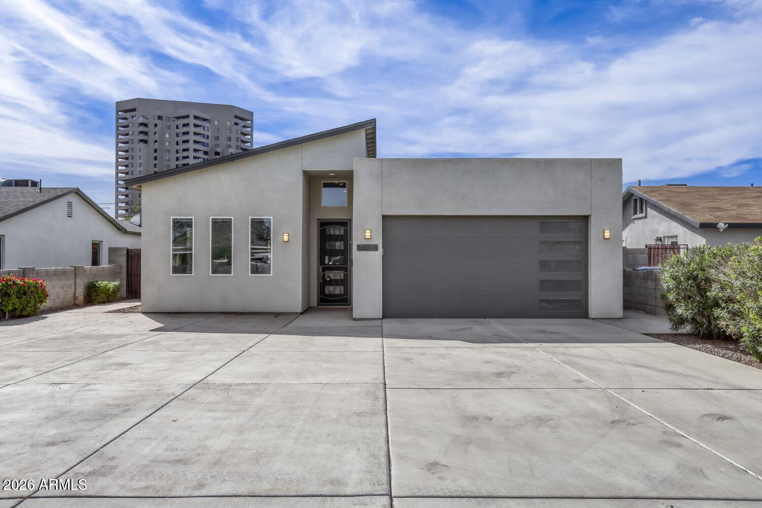 1005 East Weldon Avenue Phoenix, AZ 85014 - Photo 2 of 33 Front of Home