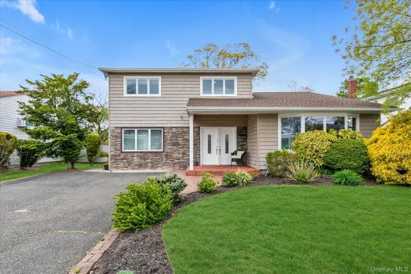 $849,990 | 2542 Park Place, Bellmore, NY 11710